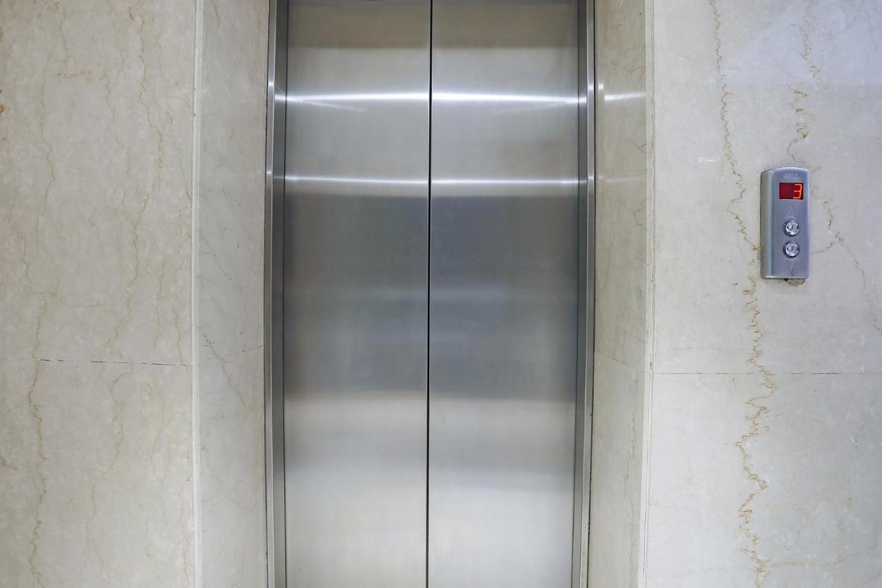 Fabhotel Grand Stay Nueva Delhi Exterior foto